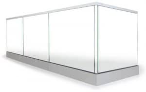  Garde-corps tout en verre, avec de grandes plaques de verre transparentes fixées dans un profilé en aluminum. Offre une sensation d'ouverture, une vue dégagée et une construction stable.